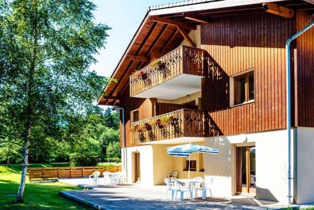 Bel Appartement En Residence Avec Piscines Samoëns Exterior foto